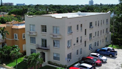 1760 SW 13th St in Miami, FL - Building Photo - Building Photo