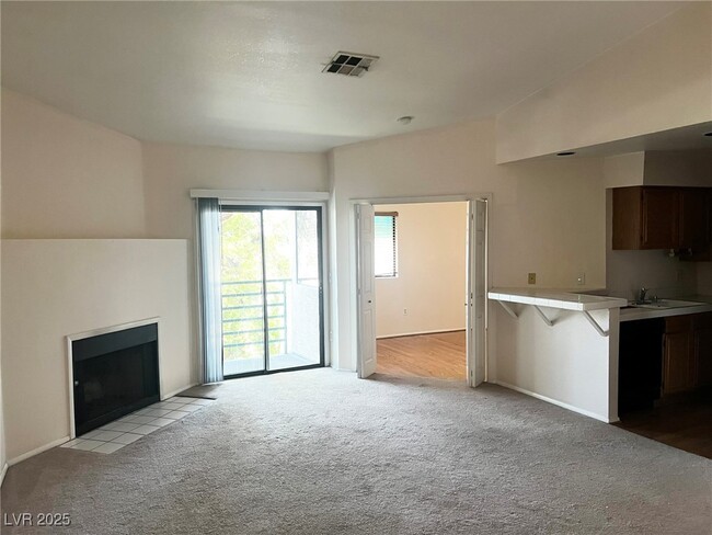 2140 Pinetop Ln in Las Vegas, NV - Building Photo - Building Photo