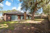 131 Spanish Moss Ln in Lake Jackson, TX - Building Photo - Building Photo