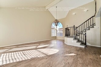 20325 Calhaven Dr in Santa Clarita, CA - Foto de edificio - Building Photo