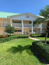 19 Colonial Club Dr in Boynton Beach, FL - Building Photo - Building Photo