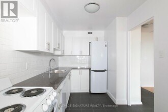 6200 Bathurst St in Toronto, ON - Building Photo - Building Photo