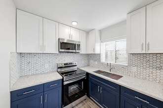 330 S 11th St in Las Vegas, NV - Foto de edificio - Building Photo