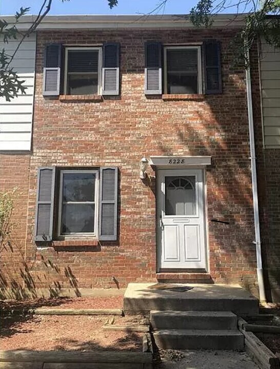 8228 Monhegan Ct in Severn, MD - Building Photo