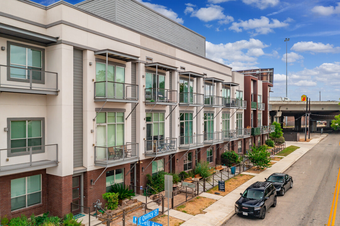 East Quincy Townhomes in San Antonio, TX - Foto de edificio