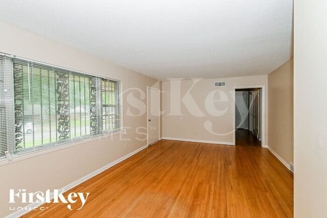 5176 Rolling Meadows Dr in Memphis, TN - Building Photo - Building Photo