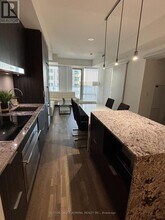 1 Bloor St E in Toronto, ON - Building Photo - Building Photo