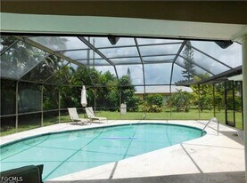 4479 Lakewood Blvd in Naples, FL - Building Photo