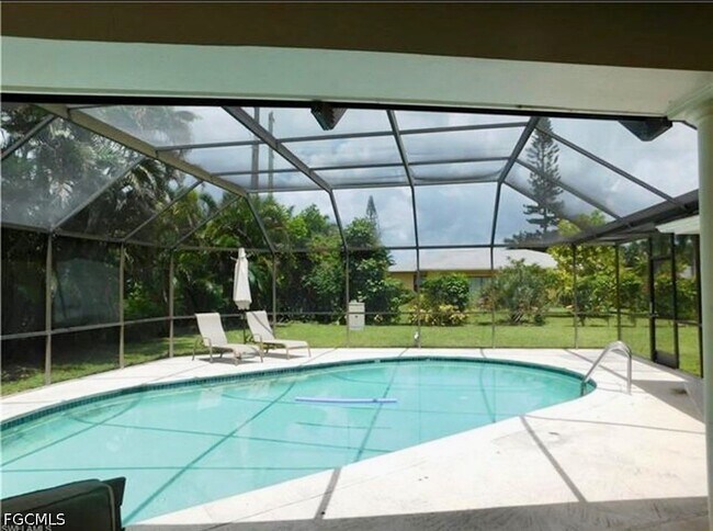 property at 4479 Lakewood Blvd