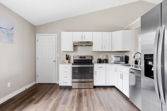 9791 Stonewall Ln in Avon, IN - Foto de edificio - Building Photo