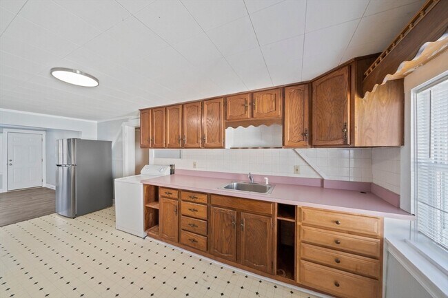 29 Freeman St in Stoughton, MA - Building Photo - Building Photo