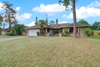 527 Indigo Ave in Wellington, FL - Building Photo - Building Photo