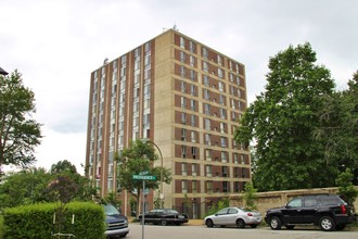 Chapel View Apartments in St. Louis, MO - Foto de edificio - Building Photo