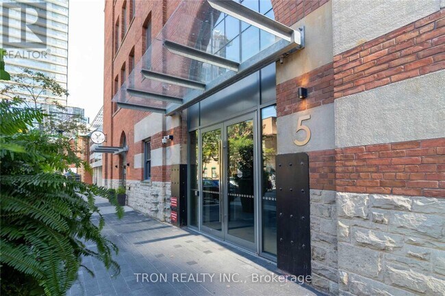 5-215 St Joseph St in Toronto, ON - Building Photo - Building Photo