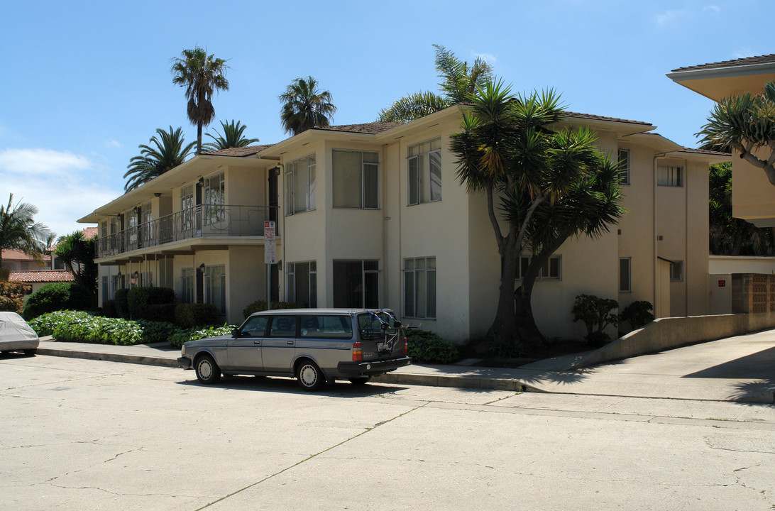 123 Natoma Ave in Santa Barbara, CA - Building Photo