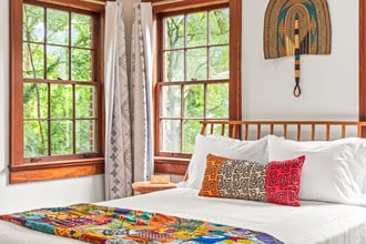 949 Victory Dr SW in Atlanta, GA - Foto de edificio - Building Photo