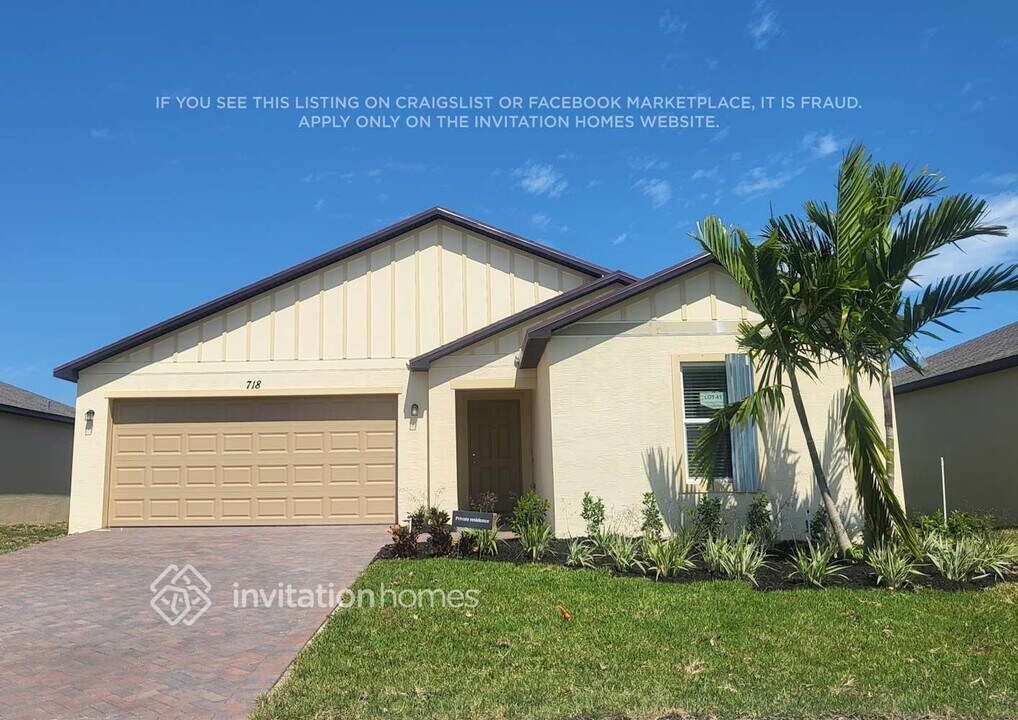 718 Carlyle Wy in Fort Pierce, FL - Building Photo