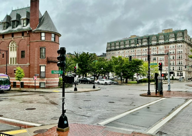636 Beacon St, Unit 303 in Boston, MA - Foto de edificio - Building Photo