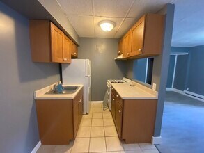 1064 Beacon St, Unit B in Brookline, MA - Building Photo - Building Photo