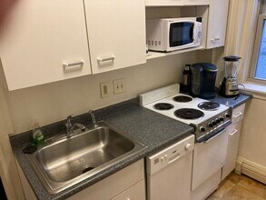 1669 Commonwealth Ave in Boston, MA - Building Photo - Building Photo