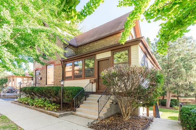 113 Elm St in Elgin, IL - Building Photo - Building Photo