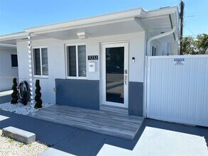 11230 SW 5th St-Unit -2 in Miami, FL - Building Photo - Building Photo