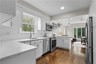 80 Ridgewood Ave in Stamford, CT - Building Photo - Building Photo