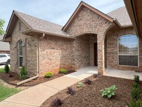 2612 SE 11th St in Moore, OK - Building Photo - Building Photo