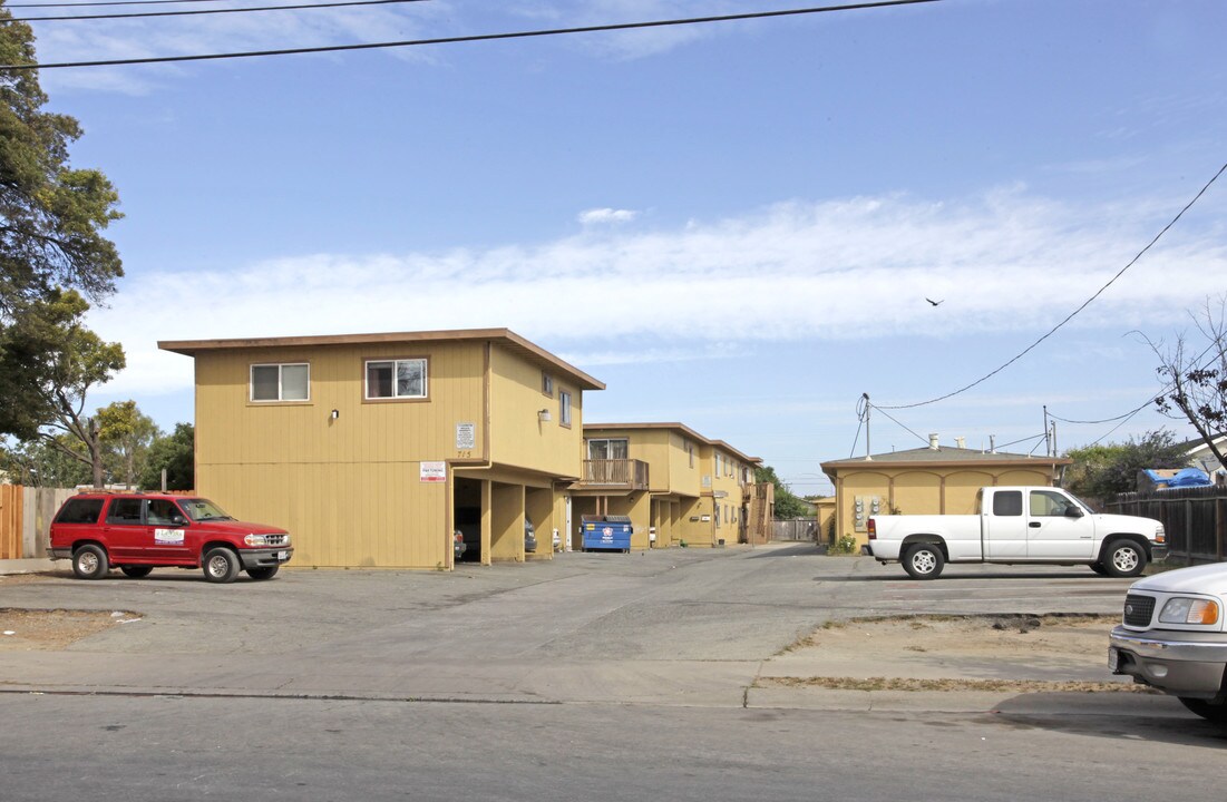 715 Elkington Ave in Salinas, CA - Foto de edificio