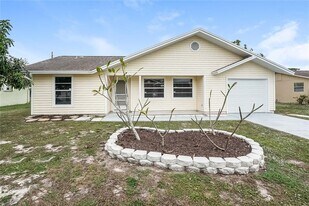 10720 Figtree Ct in Lehigh Acres, FL - Building Photo