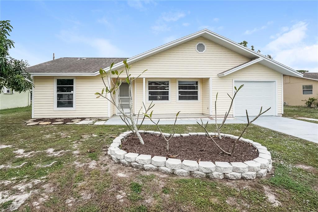 10720 Figtree Ct in Lehigh Acres, FL - Building Photo