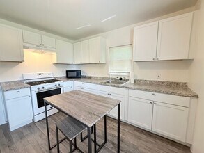 401 E Locust St in Normal, IL - Building Photo - Building Photo