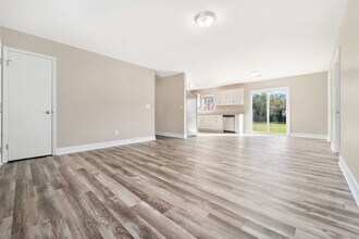 136 Sandy Dr in Jacksonville, NC - Building Photo - Building Photo