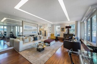 6 S Corinth St Rd in Dallas, TX - Building Photo