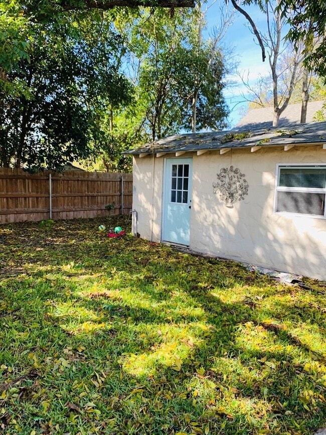 400 Lowry St in Kerrville, TX - Building Photo - Building Photo