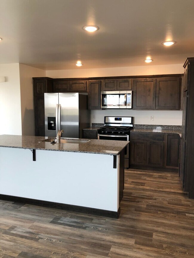 703 Halfpipe St in Belgrade, MT - Foto de edificio - Building Photo