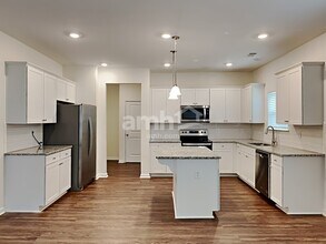 33 Camp Cir in Dallas, GA - Foto de edificio - Building Photo