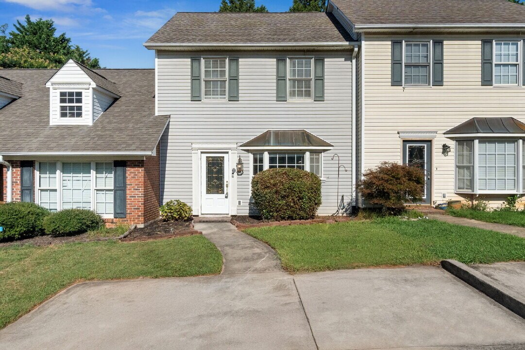 378 W Pointe Dr in Spartanburg, SC - Building Photo