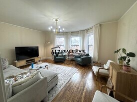 11 Euston St in Brookline, MA - Building Photo