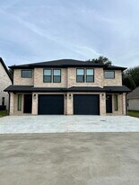 555 S 28th St, Unit B in Nederland, TX - Building Photo