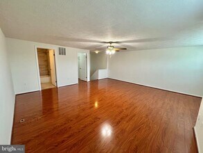 403 Palmtree Dr in Gaithersburg, MD - Building Photo - Building Photo