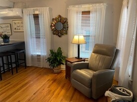 122 W 26th St, Unit 2