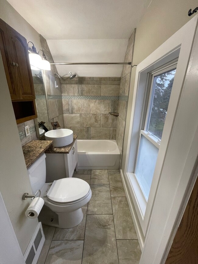 407 River St in Spring Lake, MI - Building Photo - Building Photo