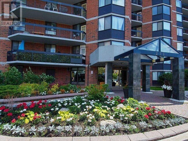 236 Albion Rd in Toronto, ON - Building Photo - Building Photo