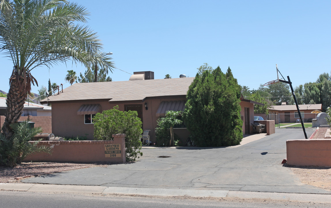 Greenway Gardens in Phoenix, AZ - Building Photo