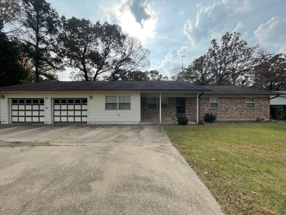 220 Cherrie Ave in North Little Rock, AR - Building Photo