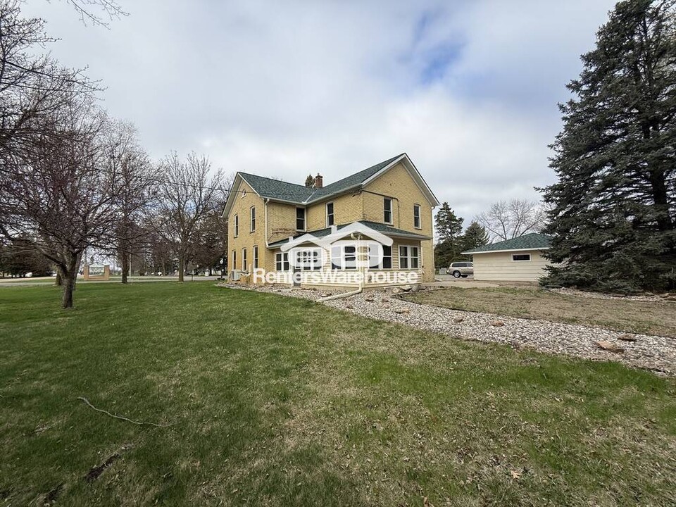 15182 County Rd 40 in Carver, MN - Building Photo