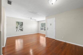 5440 S MacDill Ave in Tampa, FL - Building Photo - Building Photo
