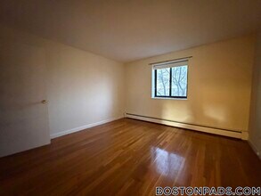 122 Dustin St, Unit 35 in Boston, MA - Foto de edificio - Building Photo
