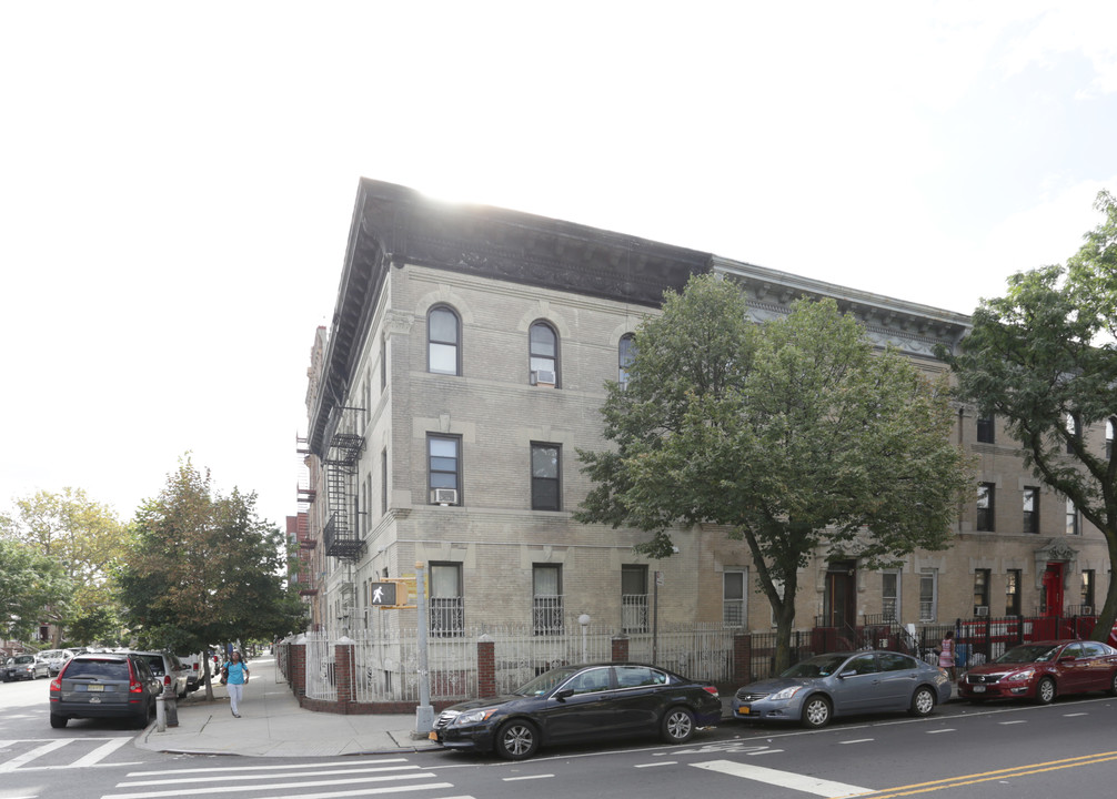 96 Martense St in Brooklyn, NY - Building Photo